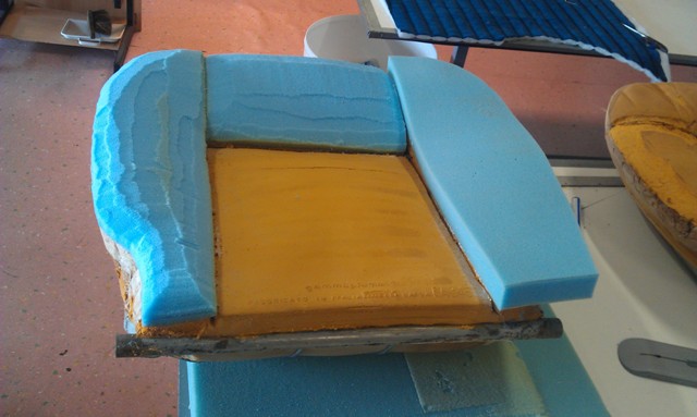 Masserati herbekleden autostoelen j.jpg